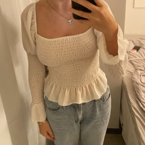 Topp - Jätte fin vit topp, har inte kommit till användning🌺