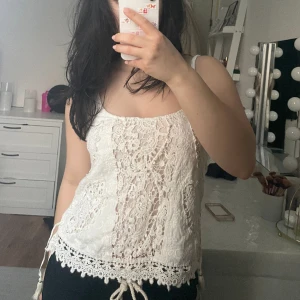 Odd molly linne - Odd molly linne storlek S köpt på sellpy, super fin me linne byxor! linnet är inte direkt min stil längre och därför säljer jag den! nypris ~150Kr