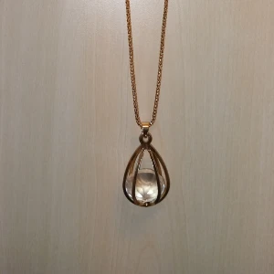 Pendant with long chain - Nice water droplet pendant with long chain