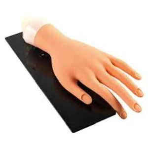 NAGEL ÖVNINGSHAND - Hejsan! Säljer en helt ny gelé/akryl övnings nagelhand ifrån Amazon! Nypris var runt 500 kr, helt nyskick och har även gjort en nagel för inspo så man kan se hur bra den funkar! Säljer endast då jag slutat med naglar. Perfekt för både nybörjare och icke.💕