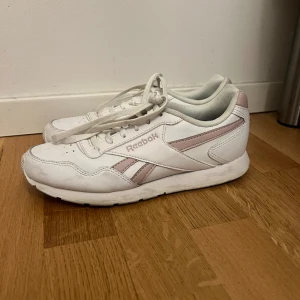 Skor  - Fina skor till salu då dom inte används! Från Reebok