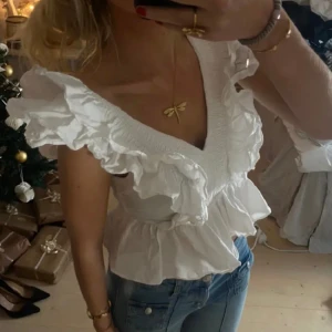 Topp - SUPER snygg, väldigt eftertraktad!! Tryck gärna köp nu ❣️❣️❣️