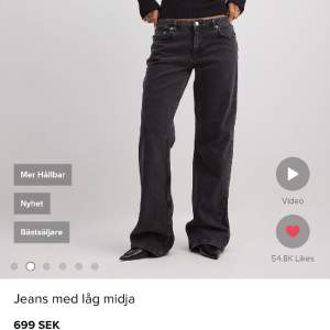 Populära jeans från NA-KD som är helt nya med prislappen kvar, säljer pga råkade beställa två par.(köpte för 699kr)