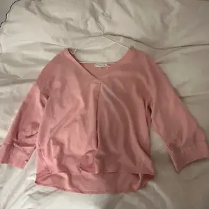 En fin rosa tröja som aldrig använts💕
