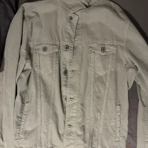 Denim jacket - New Denim jacket  XL size , great if your chest is EU 52+  Or UK 44  I bought this 7 months ago never wore it outside as it was too big for me. So it’s practically new!