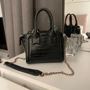 Väska - Superfin väska från zara! Nypris 259kr, mitt pris 100kr😃