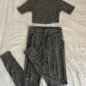 Gymshark sett - Gymshark sett  Använt fåtal gånger  Topp XS Byxor XS/S  Nypris tillsammans 1399kr