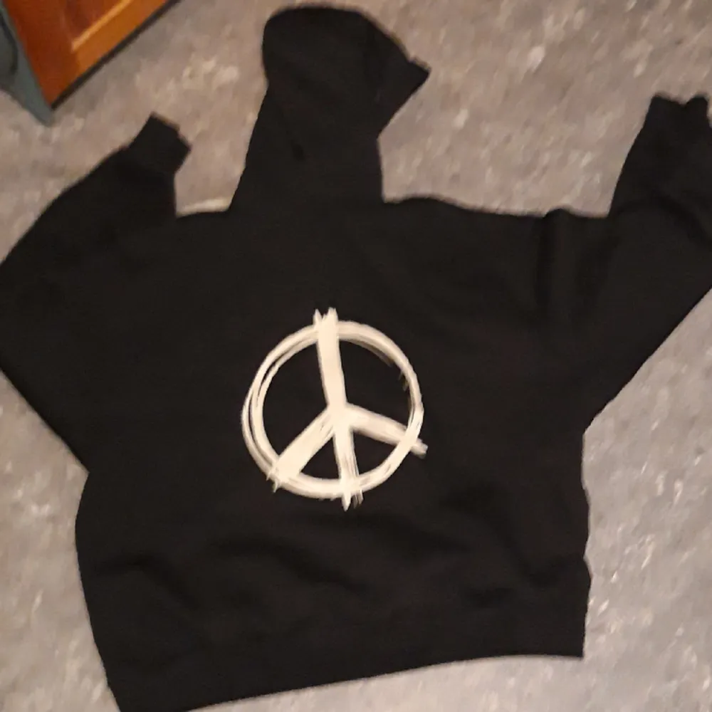 Used - good condition. Medium. Hoodies.