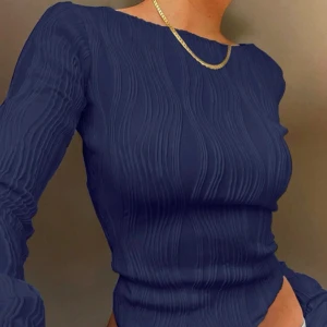 Blå tröja - Den är jätte fin men sitter inte bra på mig. 😊💕 aldrig använd!