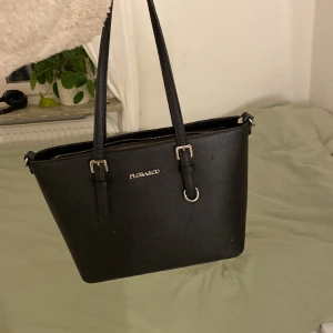 Väska  - Svart väska 