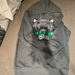 Kenzo hoodie  - Priset går att diskutera  Stolen L passar som M 