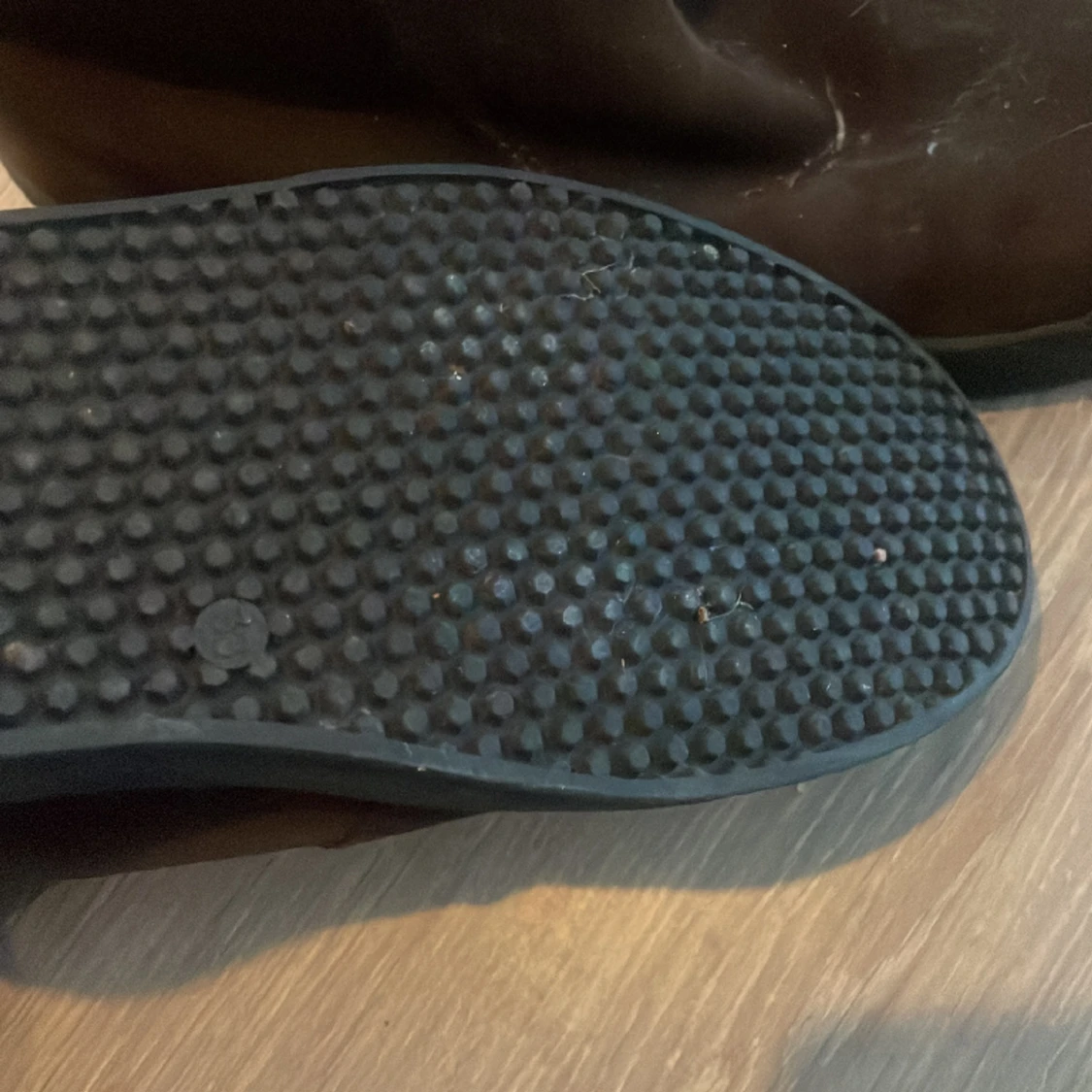 Bruna moccakängor - 90