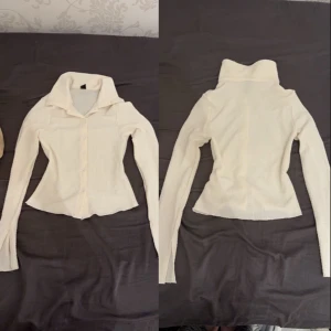 Beige skjorta - Beige skjorta sällan använd och i bra skick!