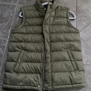 Gant väst  - Skick 10/10