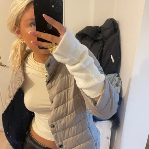 Trekvartsärmnad jacka  - Super fint skick! Inga defekter ! Intressekoll säljer för bra bud!❤️