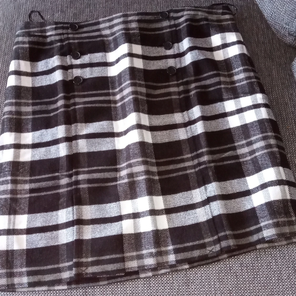 Kort kjol mönstrad stl 42-44 . - 90