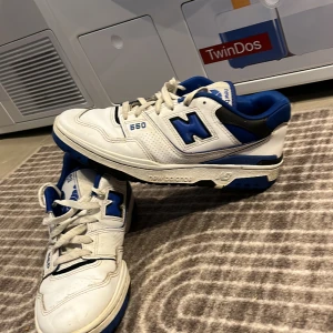 New Balance 550 - Väl använda 550’s med lite defekter. Skit bra skor men använder ej längre. 