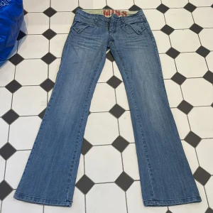 Jeans - Fint skick förutom att de saknar knappen i gylfen