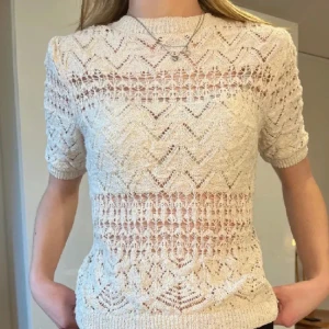 Zara tröja  - Oanvänd jättefin tröja, hör gärna av dig vid frågor💘💘