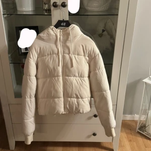 Jacka från monki - Kommer ej till användning