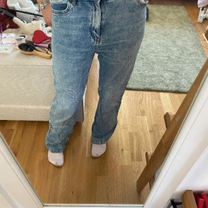 Jeans - Mid waist jeans som är lite mer baggy. Säljer pga att de inte används 