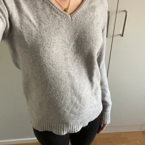 Vila tröja✌🏻 - Säljer min suuupersöta tröja från vila som inte används längre🫶🏻frakt tillkommer 