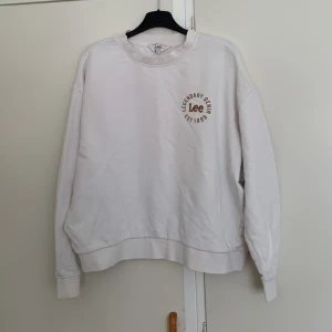 Lee tjocktröja  - En skön tjocktröja. Använd ett par gånger 