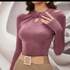 Dusty pink shimmery top - Långärmad top från shein, aldrig använd. Shimmerigt material. Storlek M. 