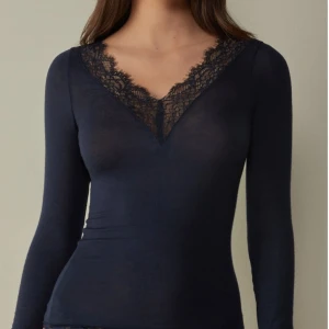 Intimissmi spets tröja  - Jätte snygg intimissimi tröja med spets, nyskick!💗