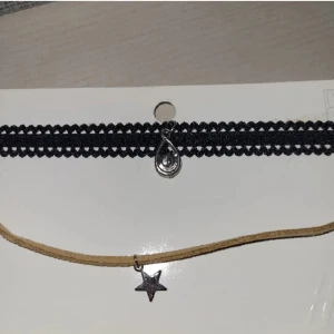 Chokers - 2 st choker halsband. Kan fraktas med portokod för 18kr om så önskas.