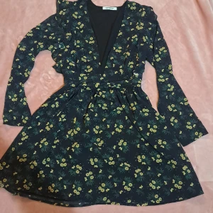 Kort klänning  - storlek EUR 36 US 4  Använd bara en gång 