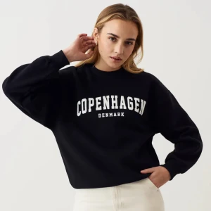 Sweatshirt  - Så skön sweatshirt från Gina Tricot som inte kommer till användning! Skriv för egna bilder osv❤️