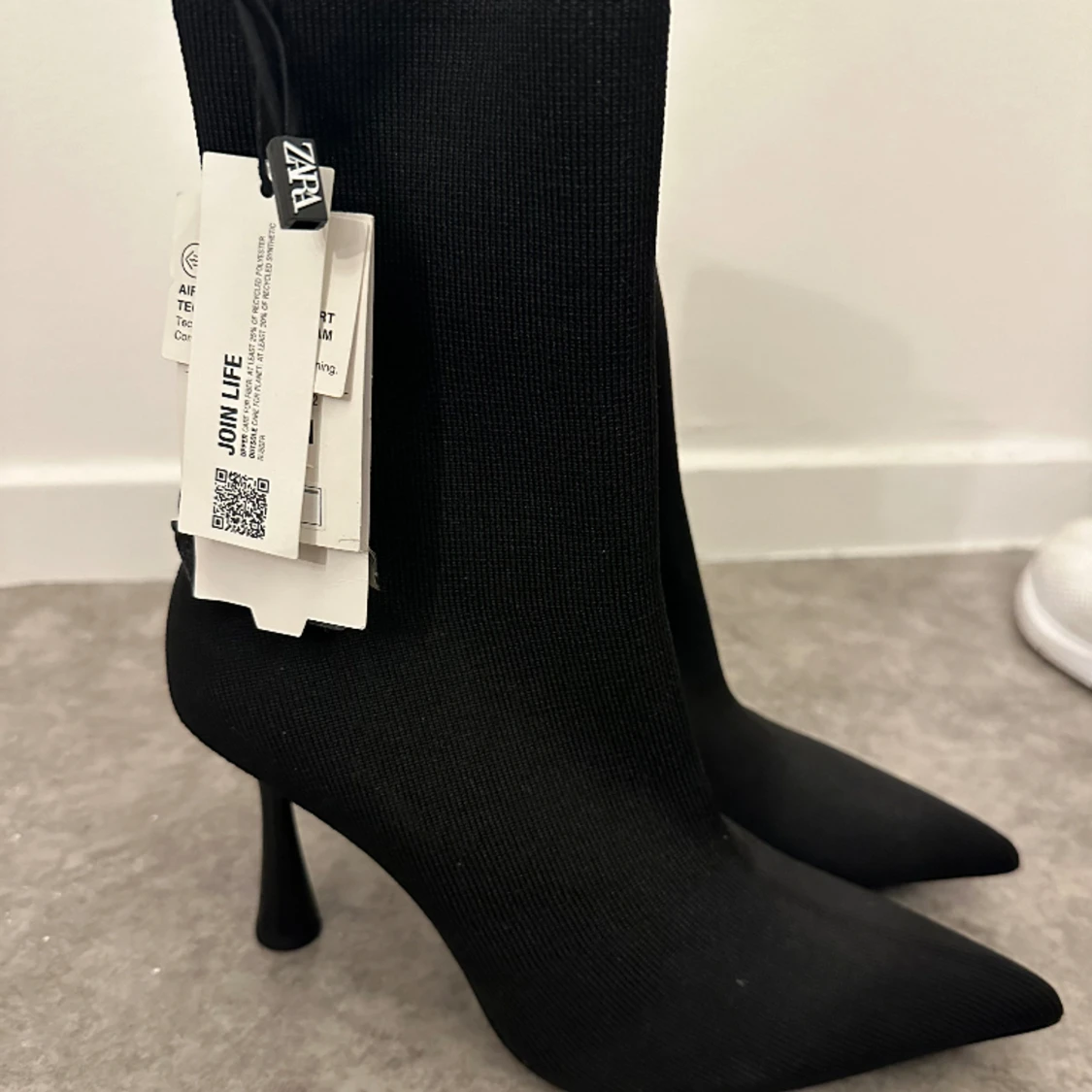 Spetsiga klackar  - 90