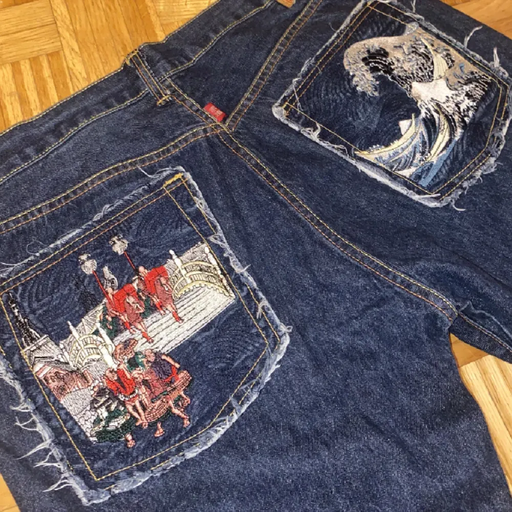Sjukt snygga RMC jeans, inga stora tecken på användning. Skriv om ni undrar nått mer!. Jeans & Byxor.