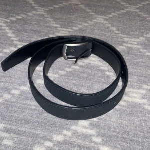 Mocka bälte - Säljer ett riktigt snyggt mocka bälte i nyskick för endast 80