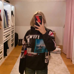 Hoodie - Supercool oversize hoodie från nakd i storlek xs. Snörena är borttagna!! 