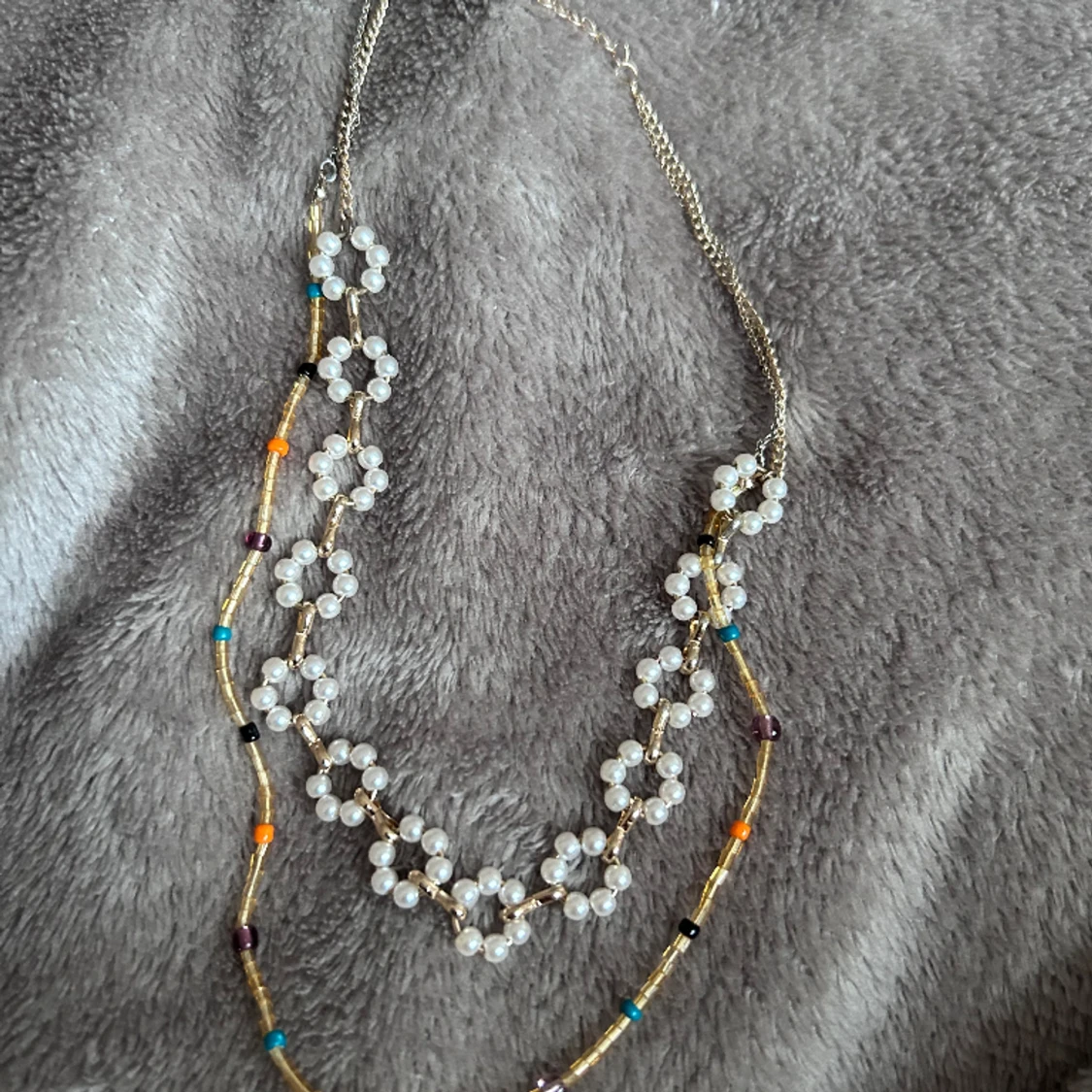 Halsband med pärlor