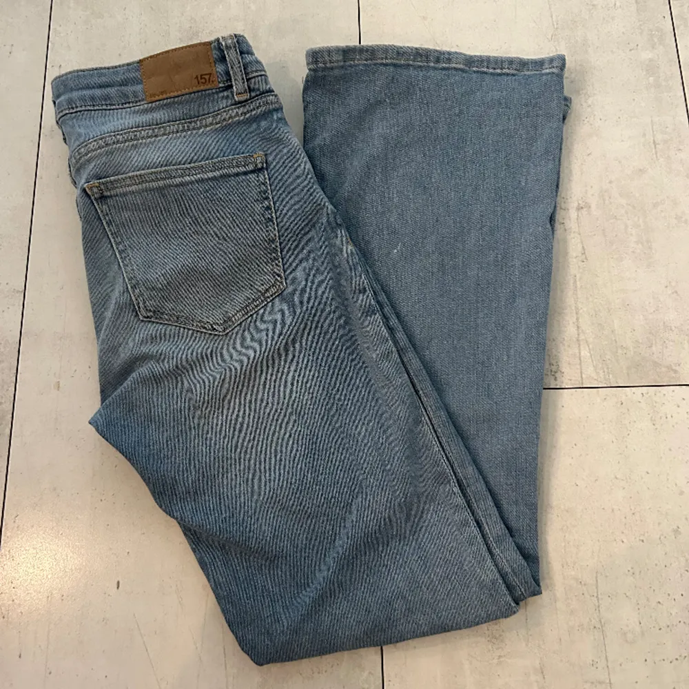 Lågmidjade bootcut jeans från lager 157 i storlek S. Aldrig använda! 129kr. . Farkut & Housut.