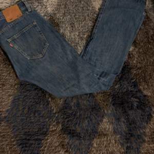 Snygga jeans från levis i modellen 501 som jag säljer då de blivit för små för mig. Hör av dig vid frågor eller likande!