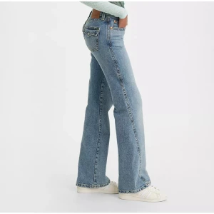 Jeans  - Ljusblåa Levis Bootcut jeans, använt fåtal gånger och är i bra skick. Storlek 24. 