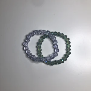 Två fina armband  - Bra skick. 