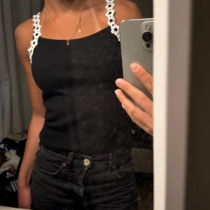 Linne med blommor - Jätte gulligt linne med blommor som inte går att köpa i Sverige. Helt nytt skick.❤️