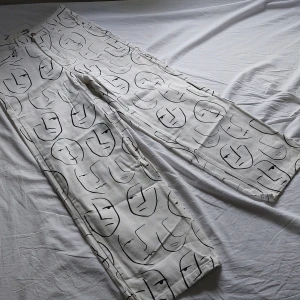 Unika jeans - Unika jeans som aldrig har använts. Ganska små i storleken. Tunt material och perfekt för sommar samt vår✨️