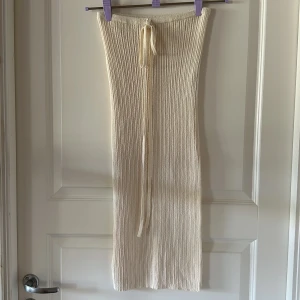 Kjol - Jättefin kjol som aldrig kommit till användning. Längd: 79 cm🤍