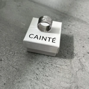 Cainté ring  - Säljer en silver ring från Cainté  Storlek 14.5mm Aldrig använd!