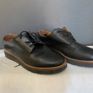 Svarta skor - Svart loafers i bra skick 