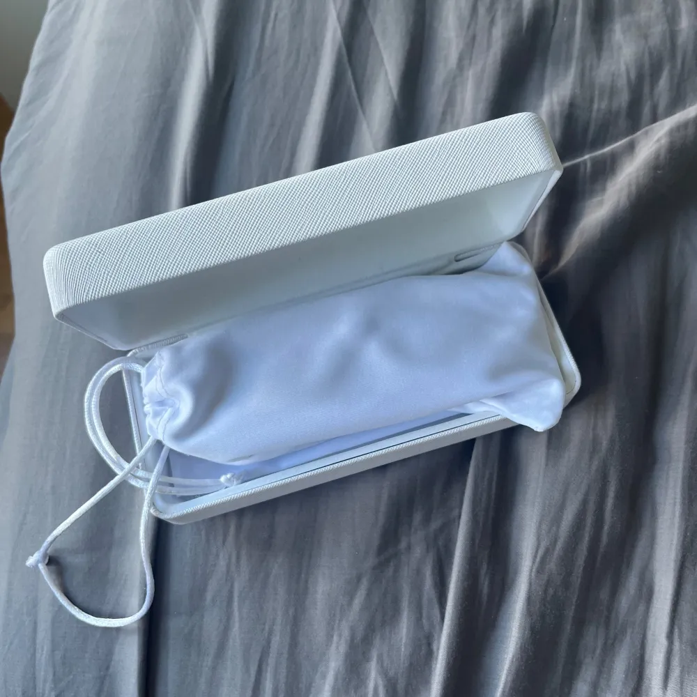 Använda ett fåtal gånger och är köpte i slutet av förra sommaren. Är som nya i skicket. Har allting kvar som när de kom i boxen. De är i storlek medium. . Asusteet.