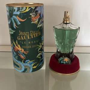 Säljer JPG parfym 125ml - Jag säljer min parfym då jag vill köpa en ny. Jag har använt ungefär 1 ml så den är knappt använd. Nypris 1465 mitt pris 900 men pris kan även diskuteras