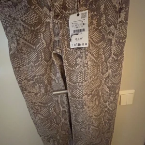 Zara jeans❣️🐆 - zara jeans 🥰🐆 aldrig andvända🥂💘