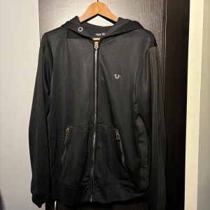 True religion hoodie - Bra skick mått finns på bilderna